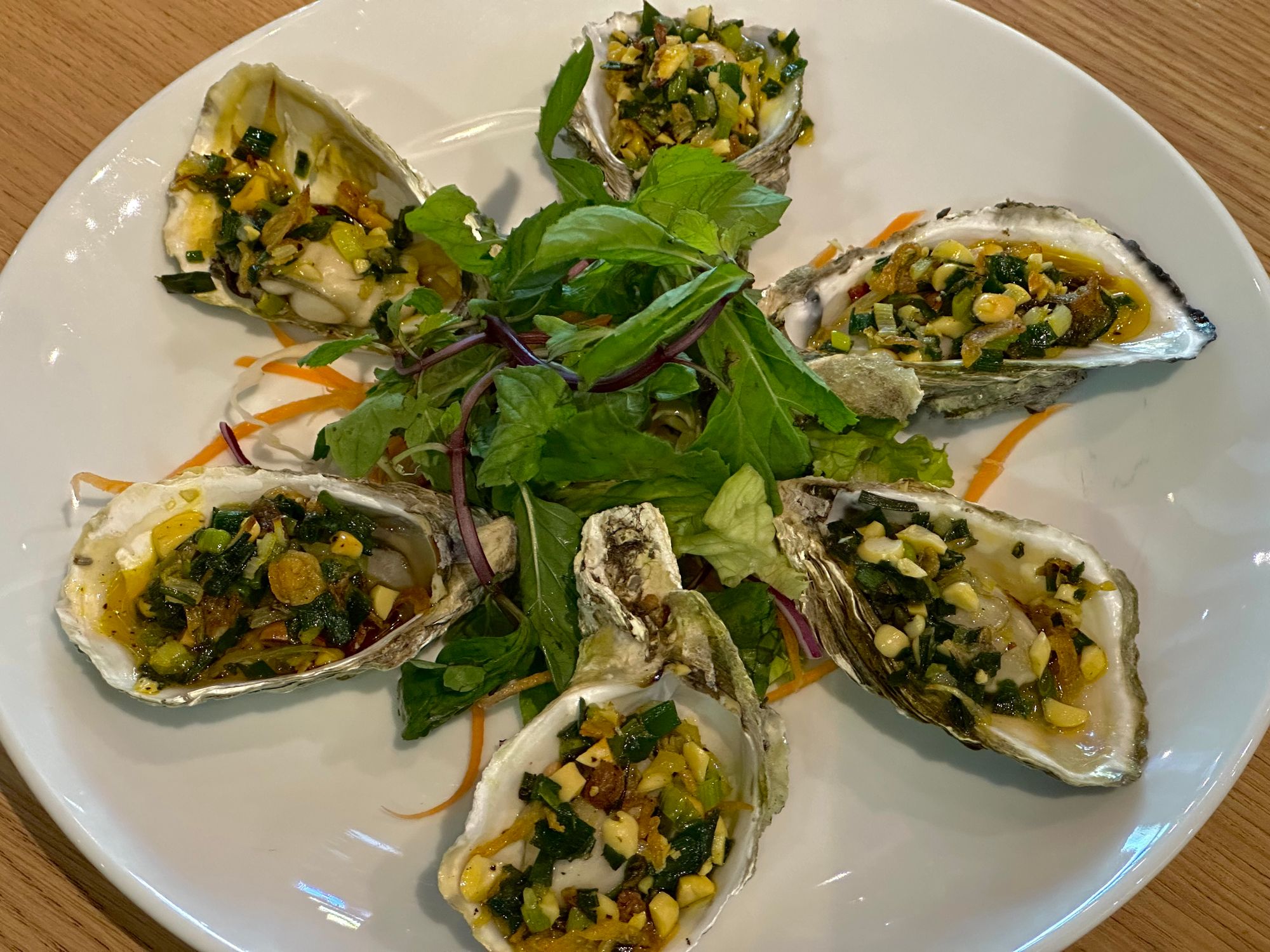 Cat Ba Oysters: A Symphony of Flavors in Every Bite