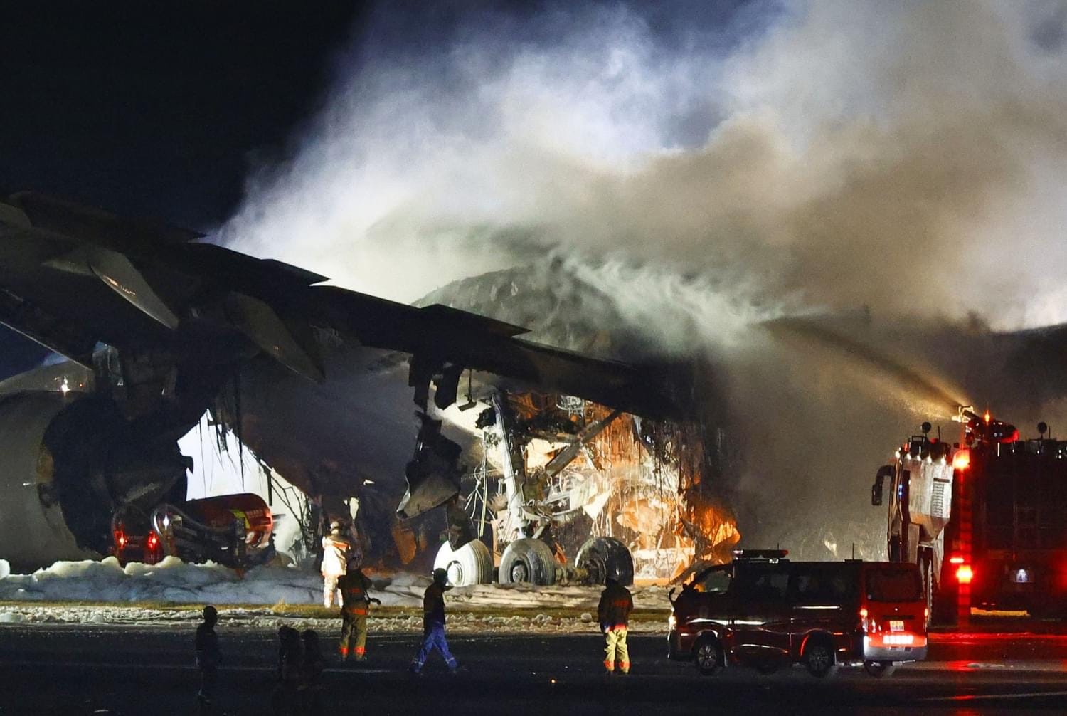 Tragic Collision at Tokyo's Haneda Airport: Japan Airlines Plane and Coast Guard Aircraft Incident