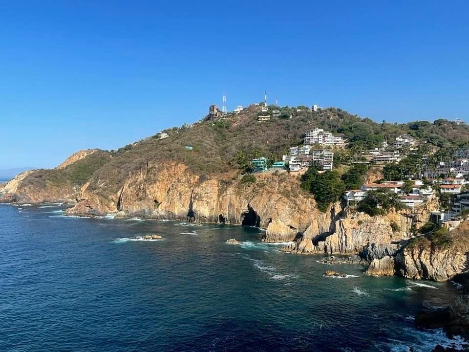 Invitation to Live on the La Quebrada Cliffside: Discover Peace and Natural Beauty on the Acapulco Coast post image