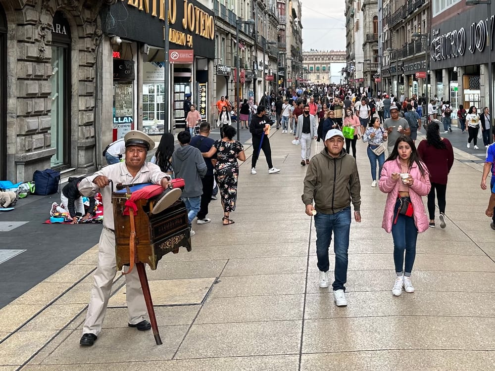 The Leierkasten Musicians of Zócalo, Mexico City: Melodies Woven into the Urban Fabric post image