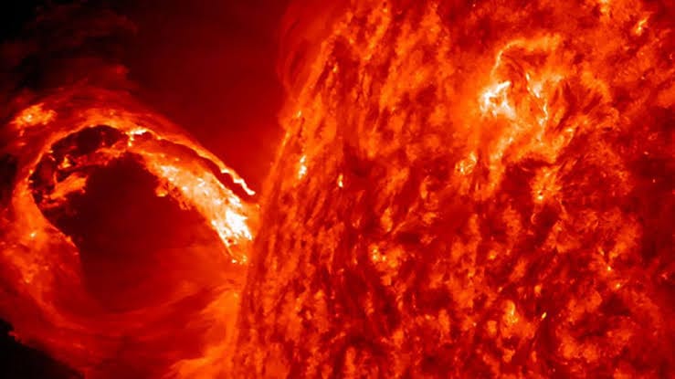 Solar Superstorms and the Fear of an 'Internet Apocalypse': What You Need to Know post image