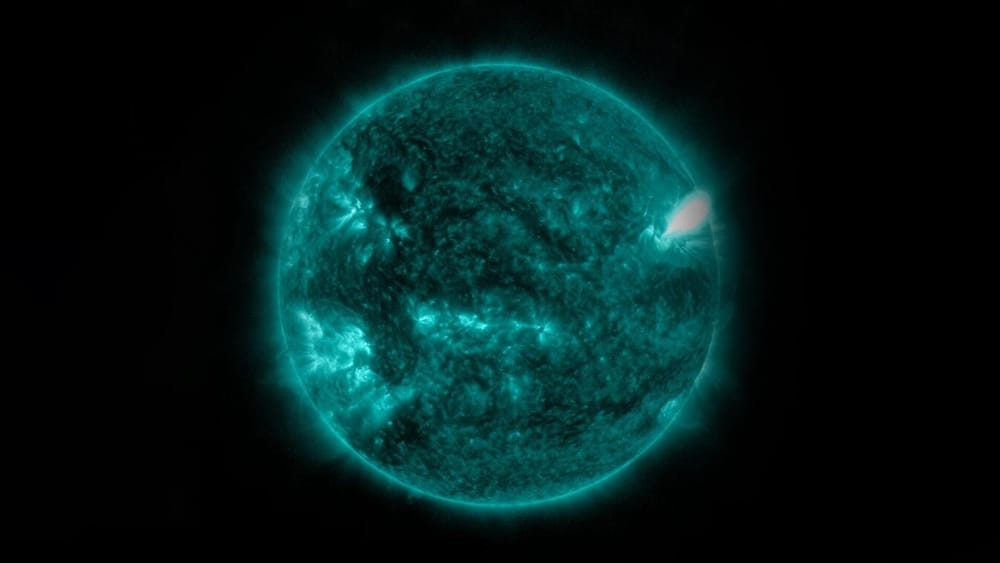 A Massive Solar Flare Disrupts Radio Communication in the US post image