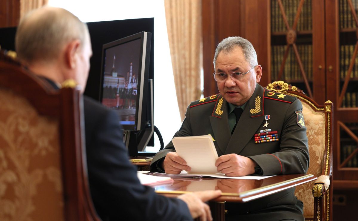 Meeting with Defense Minister Shoygu: Putin Briefed on Pacific Fleet Exercises