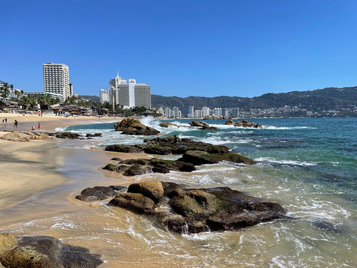 Acapulco's Tranquil Skies: An Oasis of Pure Air in a Jet-Set World