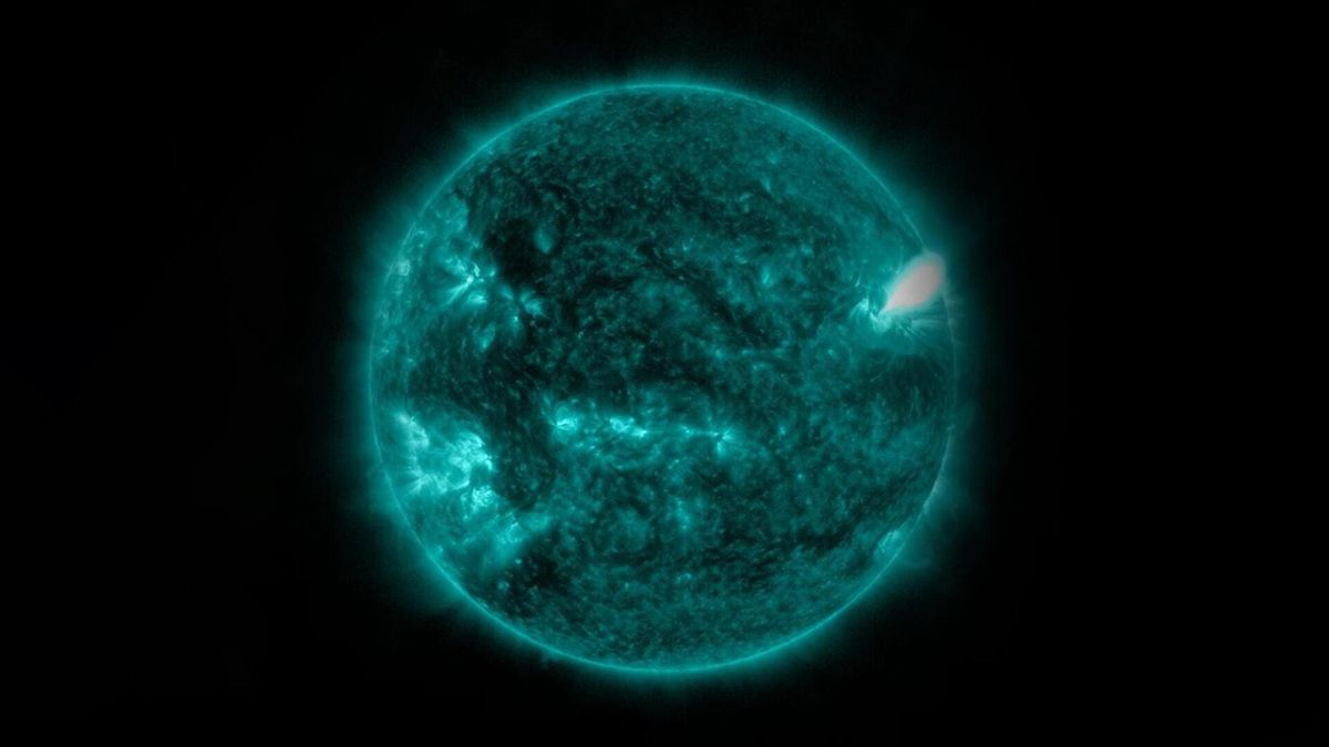 A Massive Solar Flare Disrupts Radio Communication in the US