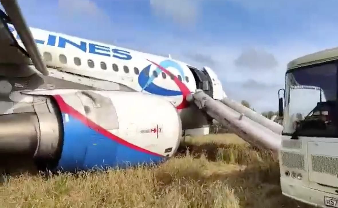 Emergency Landing of Ural Airlines' Airbus A320 in Novosibirsk: A Brief Overview