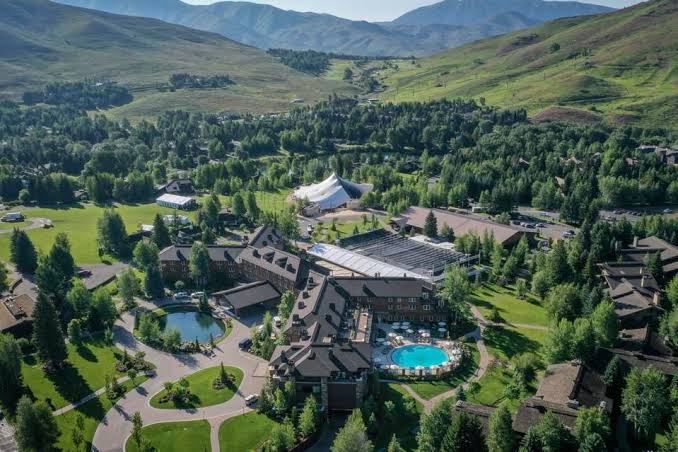 Sun Valley, Idaho: Billionaires’ Summer Playground Causes Air Traffic Delays